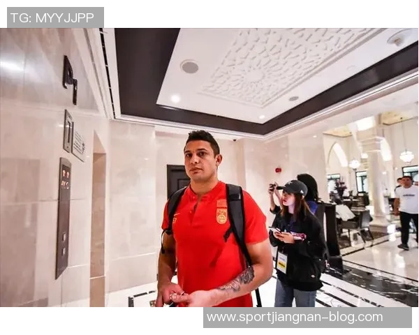 巴西街头偶遇前国脚艾克森身材依旧出众引发网友热议 巴西街头偶遇前国脚艾克森身材依旧出众引发网友热议