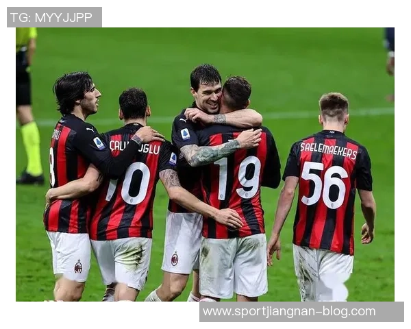 红鸟资本创始人卡尔迪纳莱重返米兰与球队高层球员进行深入交流 红鸟资本创始人卡尔迪纳莱重返米兰与球队高层球员进行深入交流